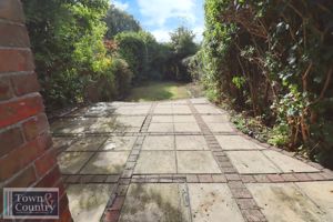 Ladysmith Avenue - click for photo gallery